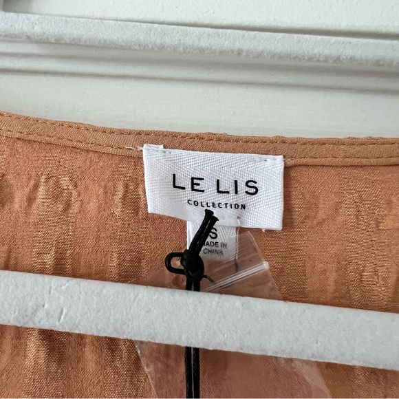 Le Lis Collection Orange Textured Long Sleeve Button Cutout Romper Small NWT - Picture 5 of 8